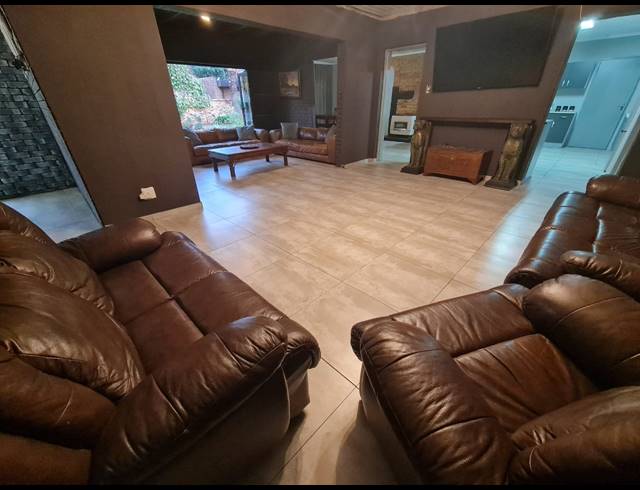 4 BEDROOM HOUSE FOR SALE IN SONNEVELD